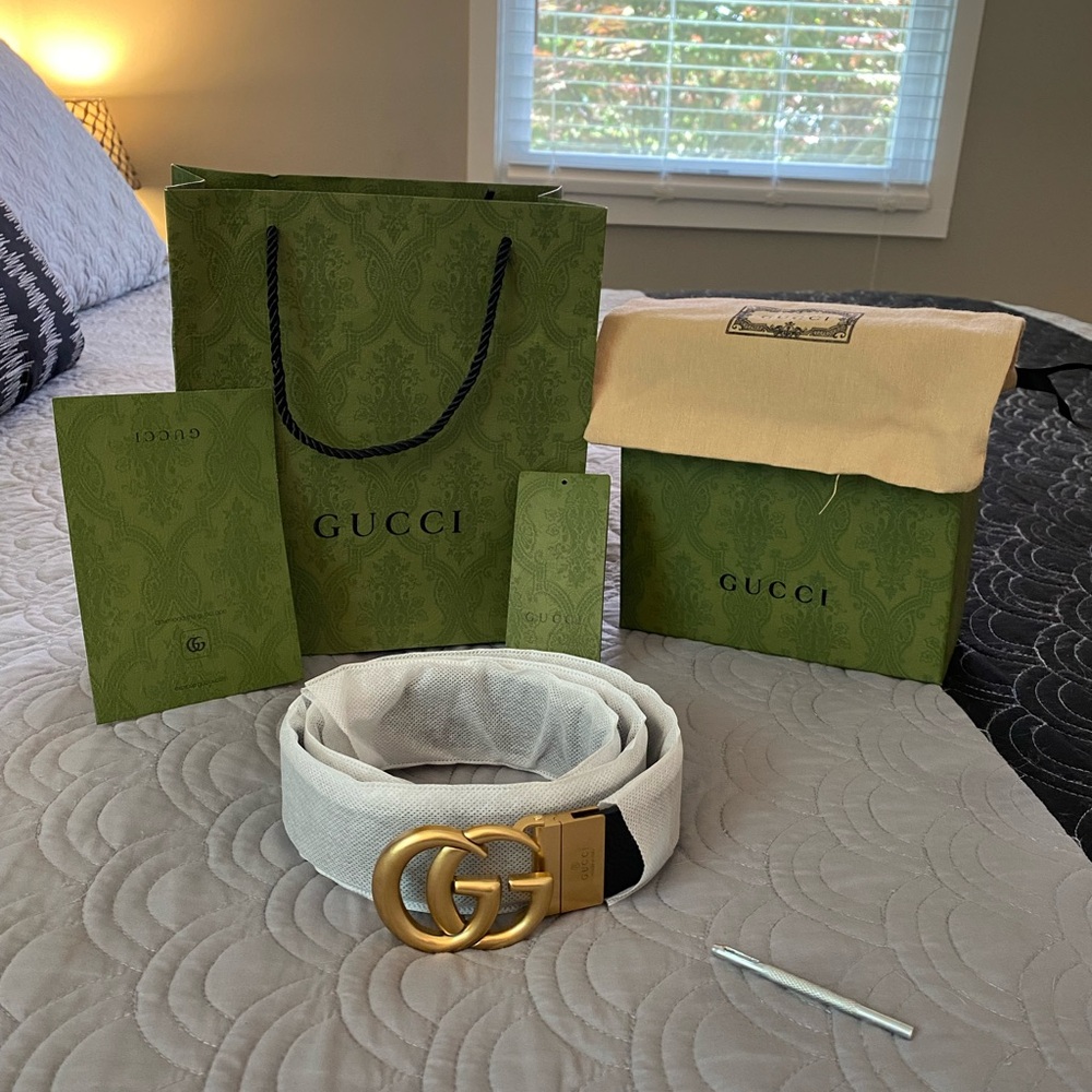 Gucci Black and Gold Reversible Leather Belt - Picture 6 of 8